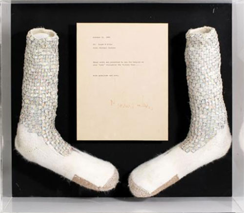 迈克尔·杰克逊“月球漫步”水晶袜将拍卖 估价至少六位数