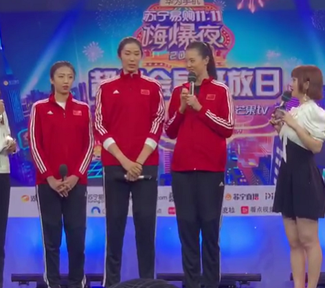 中国女排出席湖南卫视嗨爆夜 分享日常练习的感受
